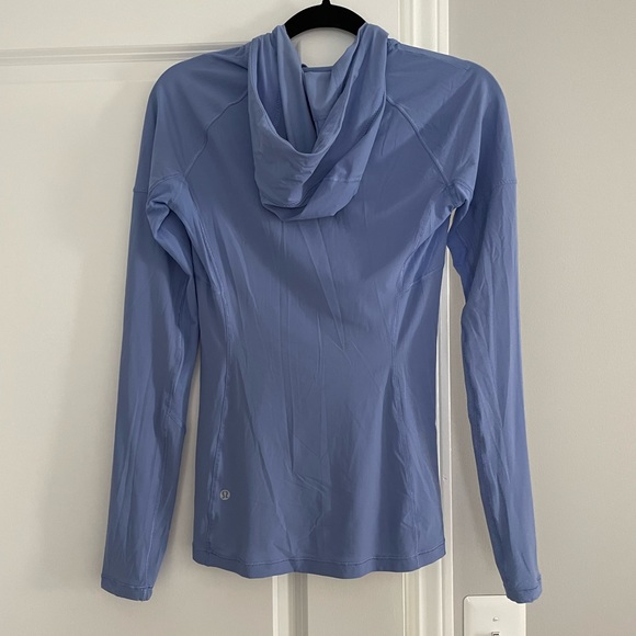 Lululemon UV quarter zip w hood size 4 periwinkle LIKE NEW - Picture 2 of 5